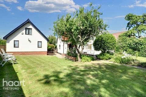 undefined, Short Green, Diss