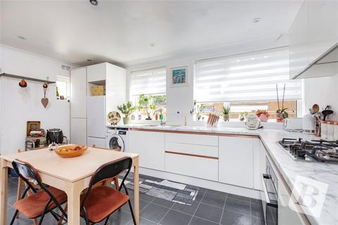 31 Squirrels Heath Lane, Romford, RM2 6DP