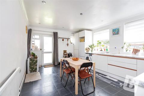 31 Squirrels Heath Lane, Romford, RM2 6DP