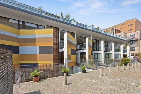 Flat 2, 2 Mears Close, London, E1 1AS