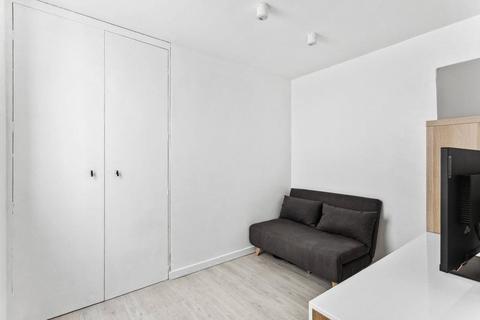 Flat 2, 2 Mears Close, London, E1 1AS