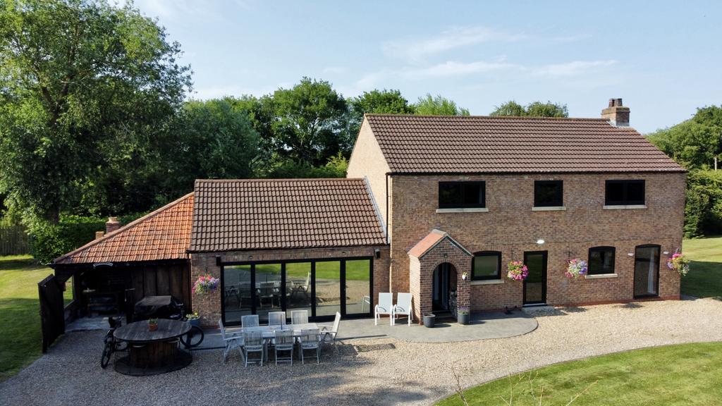 4 Bedroom Detached House - For Sale