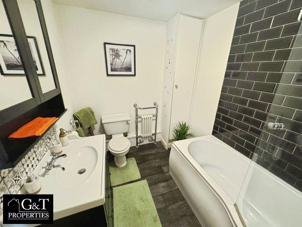 Family bathroom