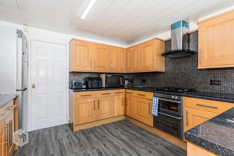 4 bedroom townhouse for sale, Gilnow Gardens, Bolton, Greater Manchester, BL1 4LG