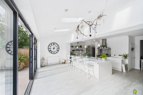 undefined, Hill View Drive, Welling, Kent, DA16