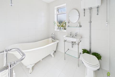 undefined, Hill View Drive, Welling, Kent, DA16