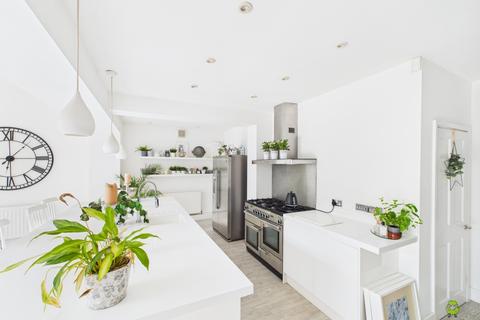 21 Hill View Drive, Welling, DA16 3RS