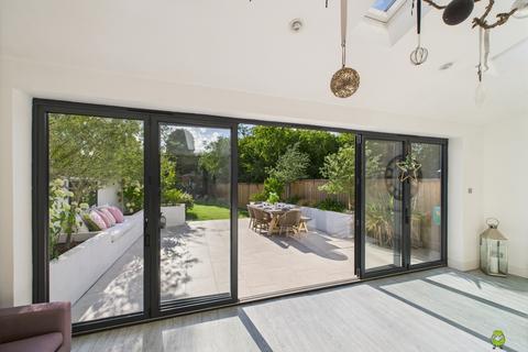 21 Hill View Drive, Welling, DA16 3RS