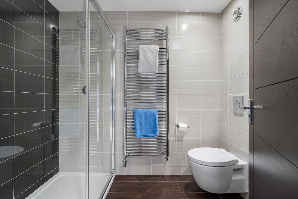 Bedroom 4 En suite