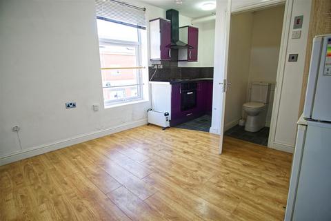 1 bedroom flat to rent, Studio Flat, to Let on New Hall Lane, Preston