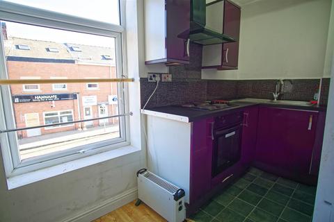 1 bedroom flat to rent, Studio Flat, to Let on New Hall Lane, Preston