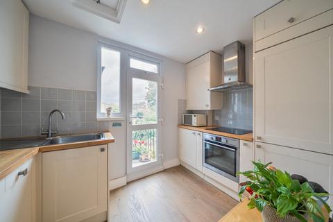 14b Smeaton Road, London, SW18 5JH