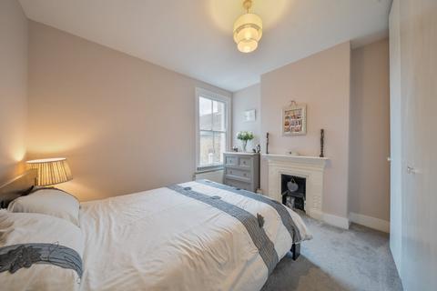 14b Smeaton Road, London, SW18 5JH