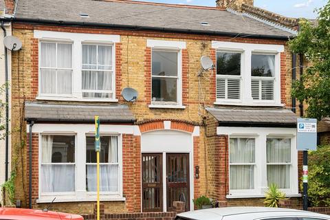 14b Smeaton Road, London, SW18 5JH