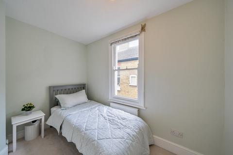 14b Smeaton Road, London, SW18 5JH