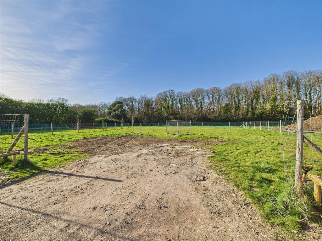 5 bedroom Land for sale