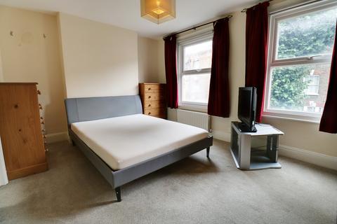 4 bedroom townhouse for sale, Henshaw Street, London SE17
