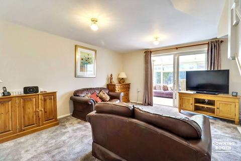 18 Coltman Close, Lichfield, WS14 9YS