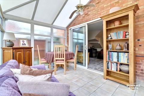 18 Coltman Close, Lichfield, WS14 9YS