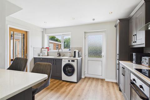 4 Brampton Close, Cookley, Kidderminster, DY10 3TW