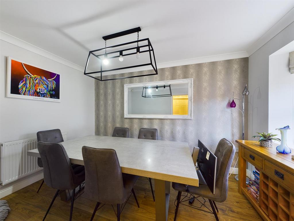 Dining room: