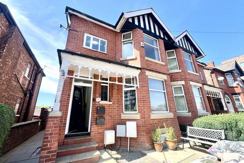 2 bedroom apartment to rent, Warwick Road, Old Trafford, Manchester, M16 0QQ