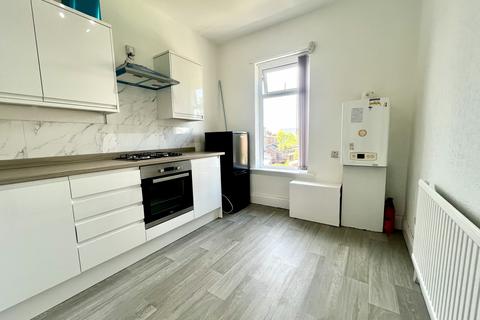 2 bedroom apartment to rent, Warwick Road, Old Trafford, Manchester, M16 0QQ