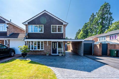 2 Aldwyck Drive, Castlecroft, Wolverhampton, WV3 8NE