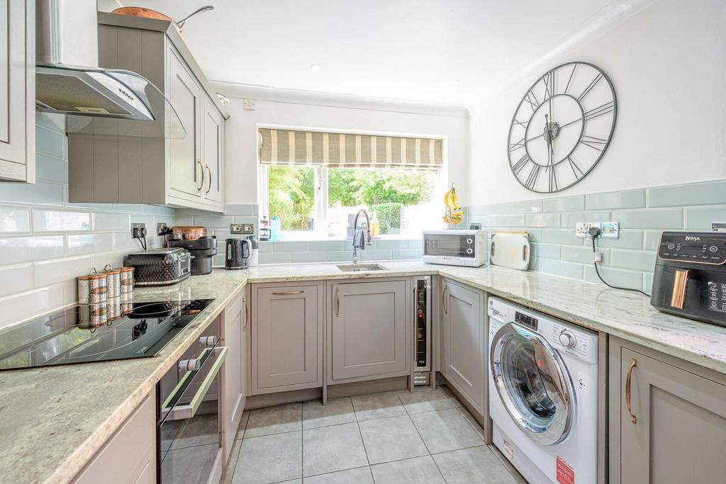 Kitchen Area 1