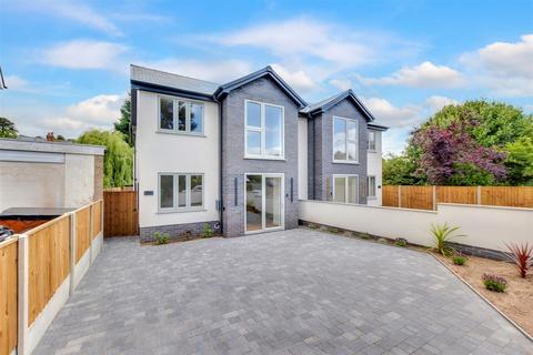 Elmswood Gardens, Sherwood, Nottingham
