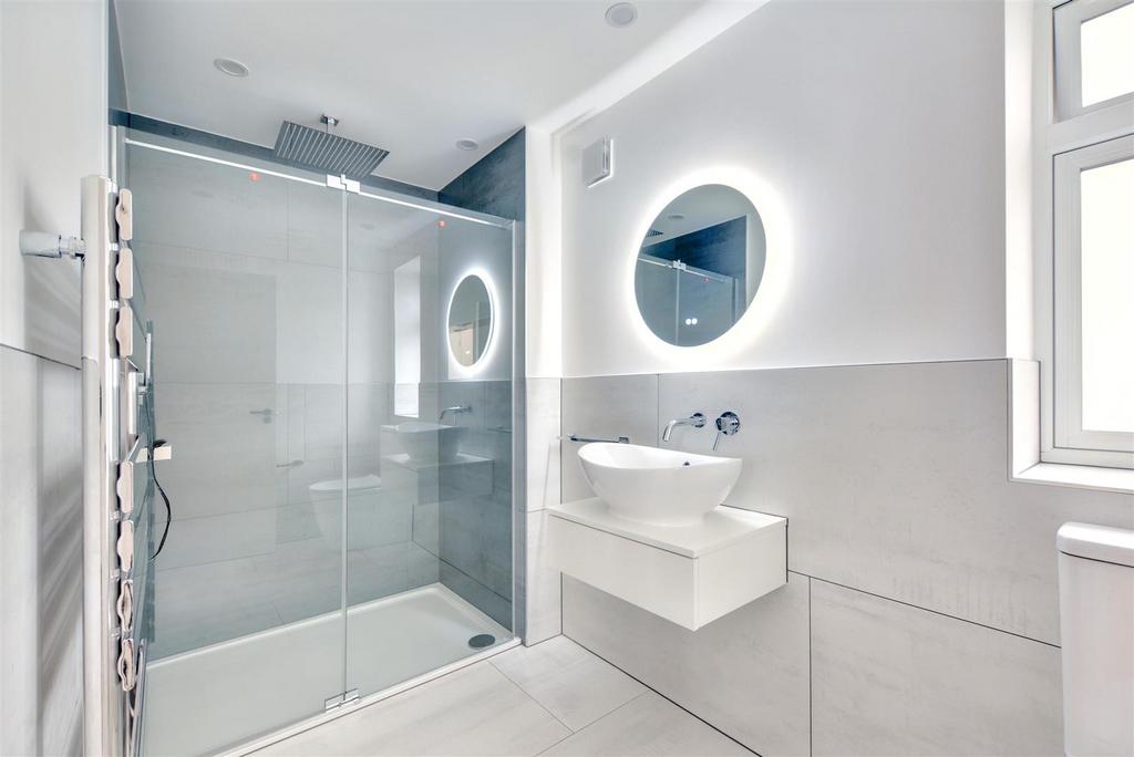 Ensuite 1.jpeg