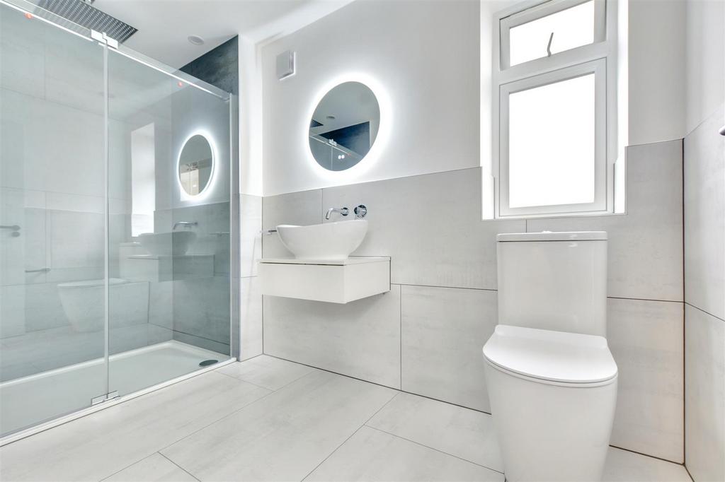 Ensuite 2.jpeg