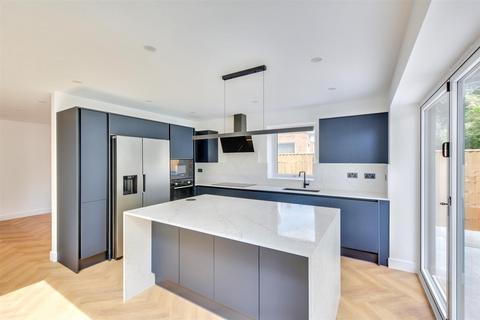 4 bedroom semi-detached house for sale, Elmswood Gardens, Sherwood, Nottingham