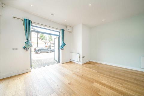 1 bedroom flat for sale, Kingsway Business Park, Hampton TW12
