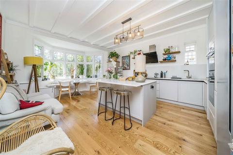 4 bedroom flat for sale, St. Gabriels Road, London NW2