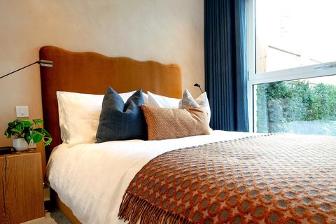 undefined, 18.03, Bow Common Lane, London, E3