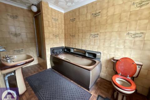 3 bedroom terraced house for sale, Queen Street, Abertillery