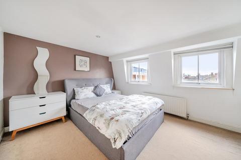 3 bedroom flat for sale, Chatham Road, Battersea, London, SW11