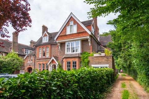 3 bedroom apartment for sale, Doods Road, Reigate, RH2