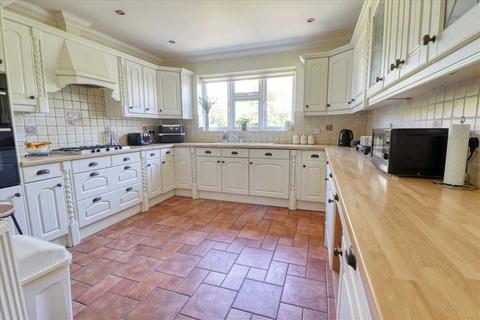 3 bedroom bungalow for sale, Holland on Sea CO15