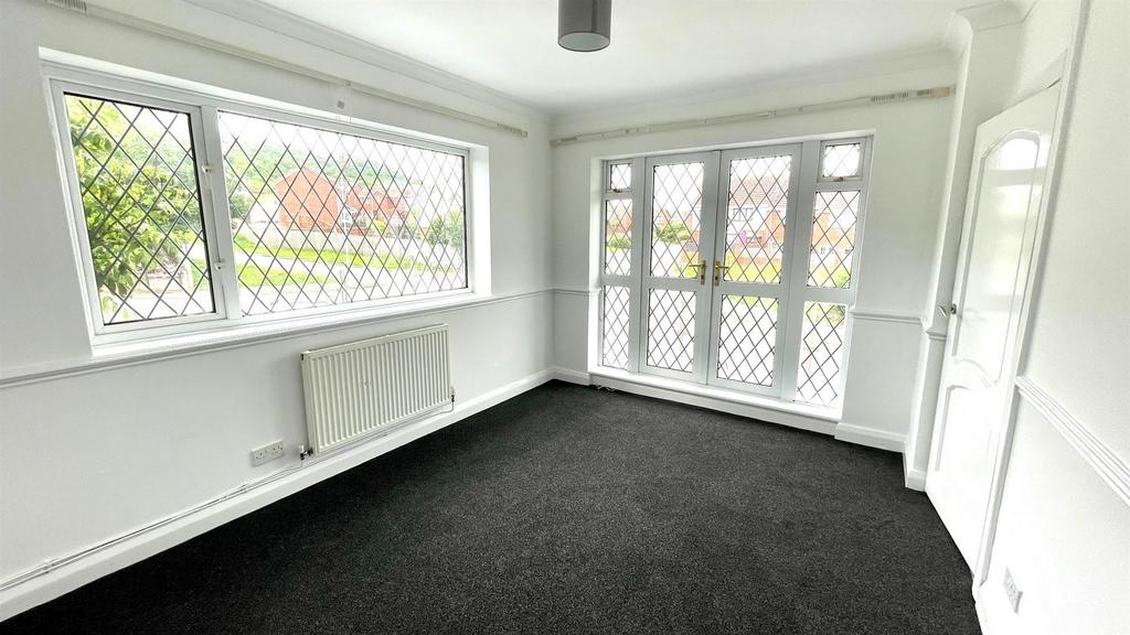 Double aspect bedroom 4