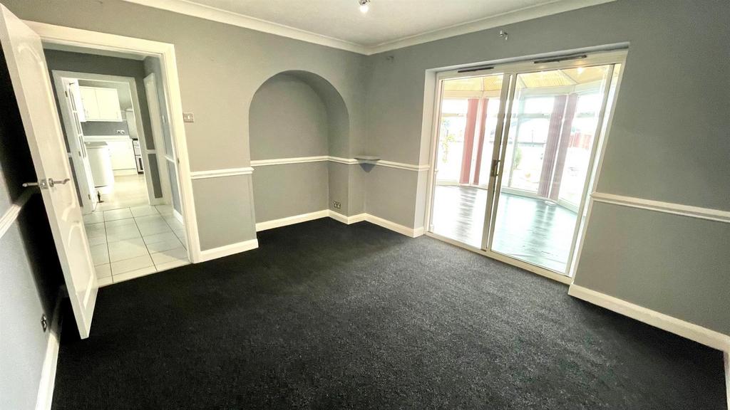 Sitting/dining room