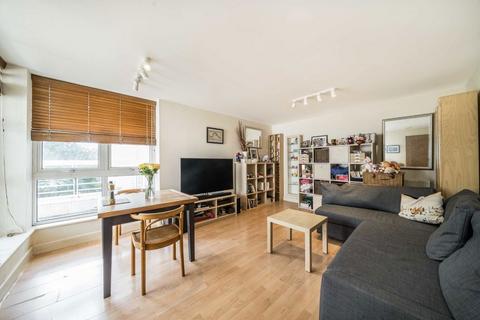 2 bedroom flat for sale, Barrier Point Road, London E16