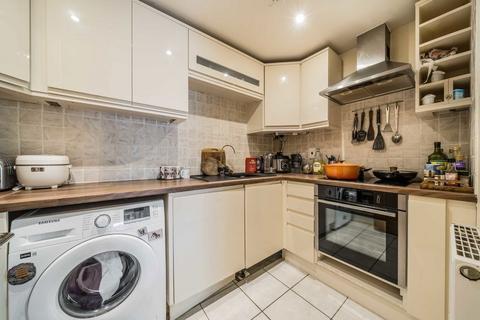 2 bedroom flat for sale, Barrier Point Road, London E16