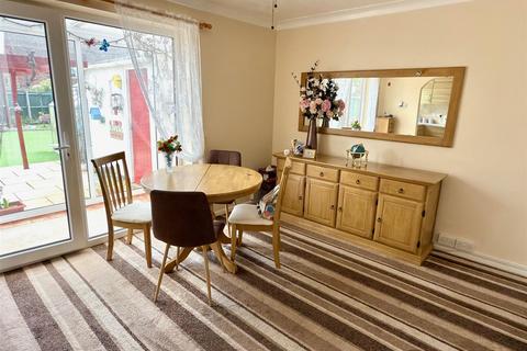 3 bedroom end of terrace house for sale, Edgerton Road, Lowestoft, Suffolk, NR33