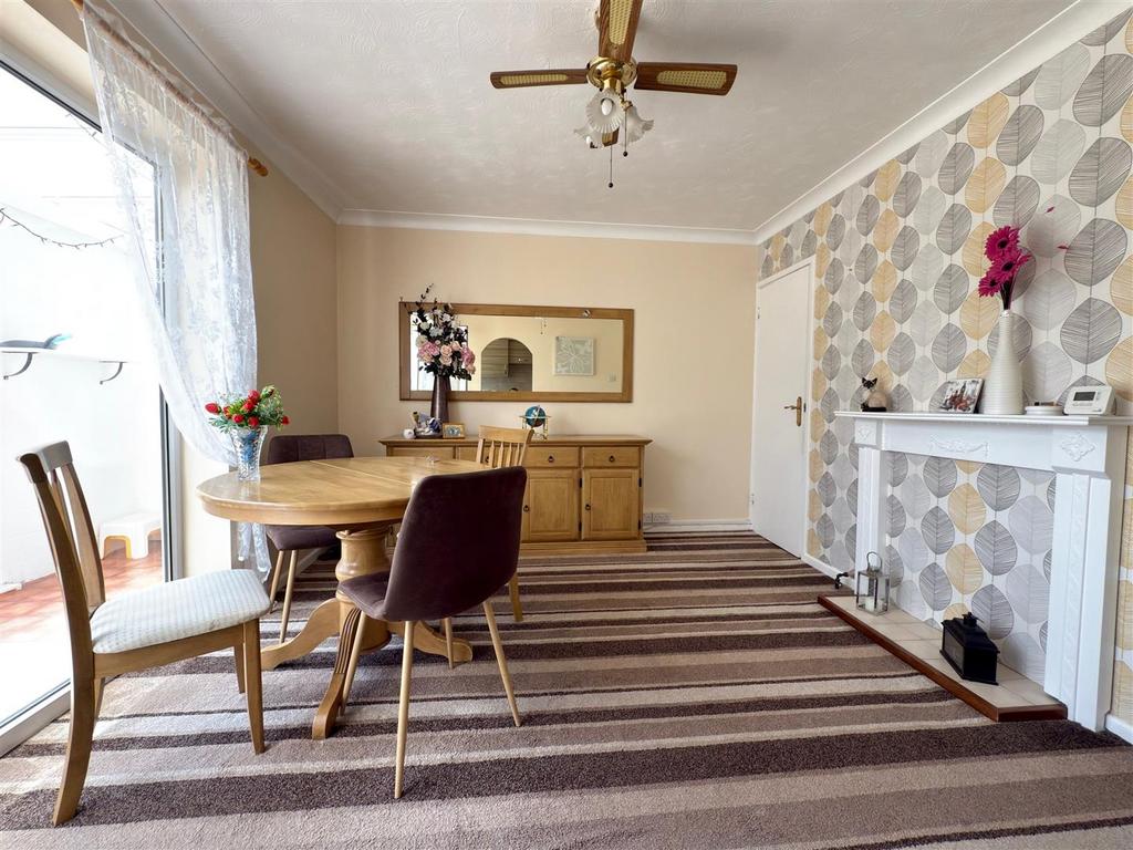 DINING AREA.jpg