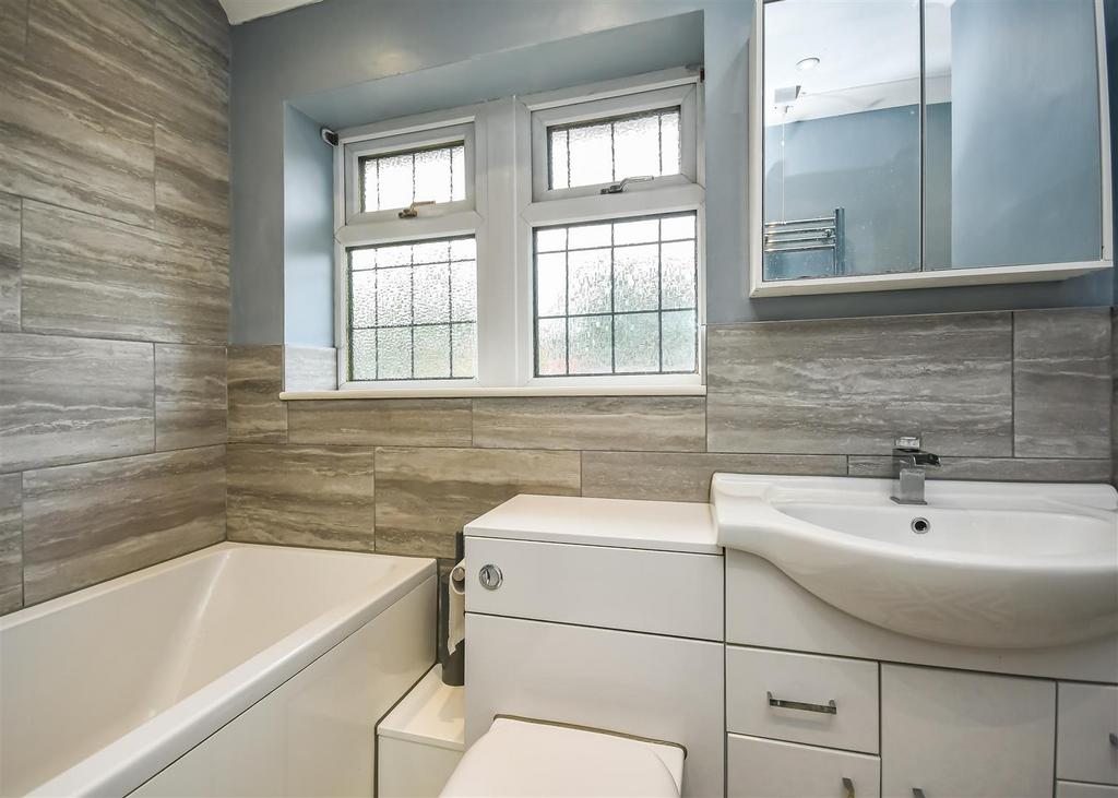 26 Brook Road-Bathroom.jpg