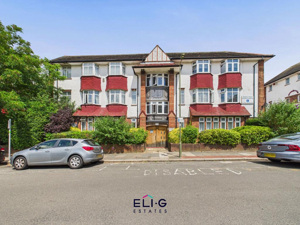 Three bed first floor purpose built apartment