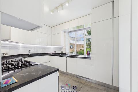 3 bedroom flat for sale, Golders Court, Woodstock Road, NW11