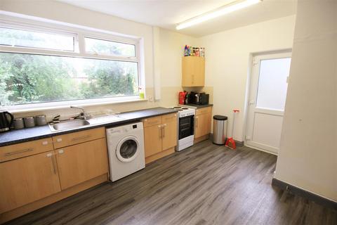 8 Dingle Avenue, Denton, Manchester, M34 7RB